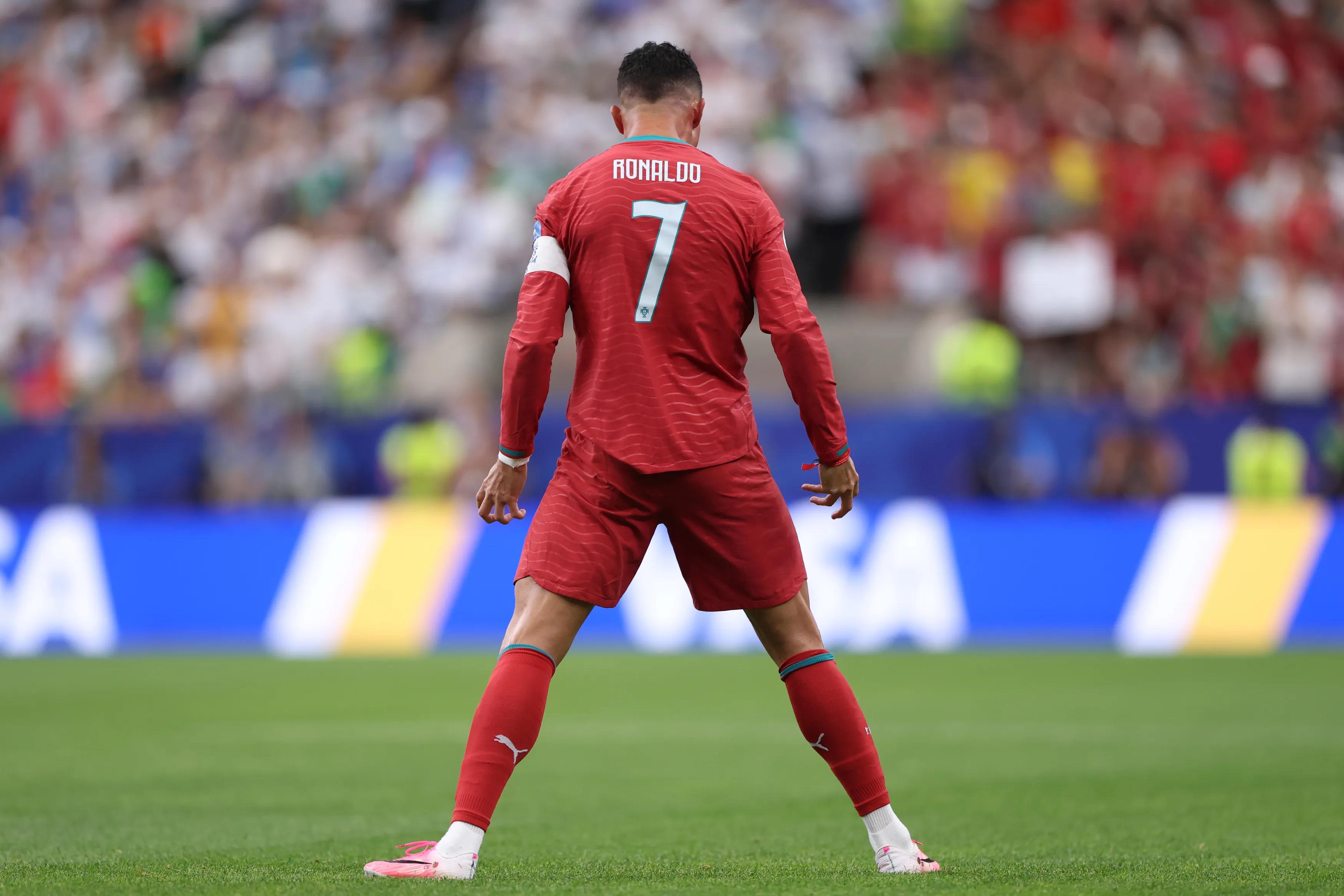Martínez's Equation: Build Around Ronaldo or Phase Him Out Gracefully?